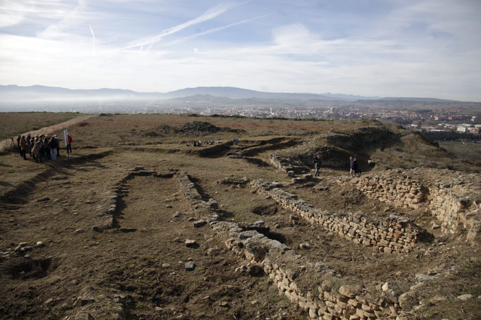 Piedras mudas, piedras locuaces