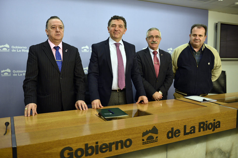 Carlos Cuevas, con Agustín García Metola, Jesús Martínez y Francisco Suárez. / NR