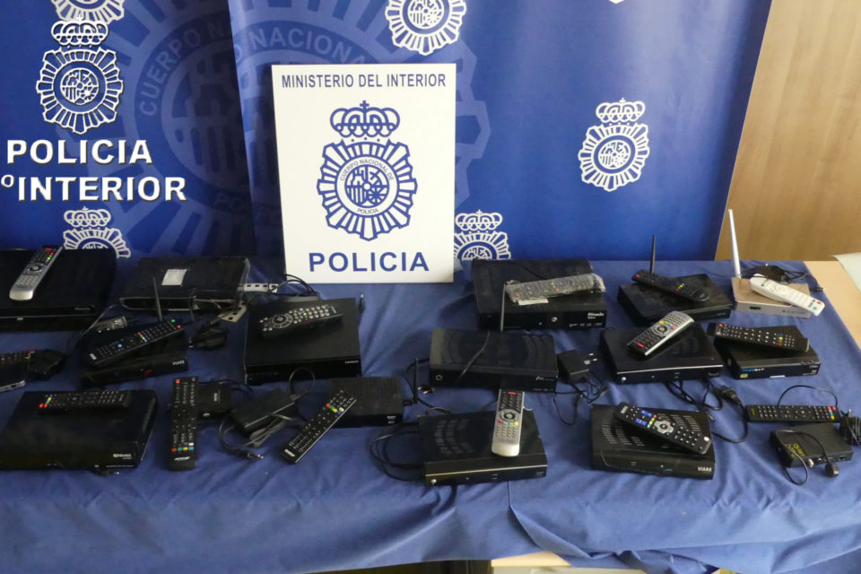 Decodificadores intervenidos por la Policía. / Policía Nacional