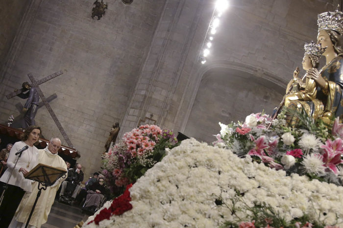 Gamarra pide a la patrona amparo para erradicar la violencia contra las mujeres