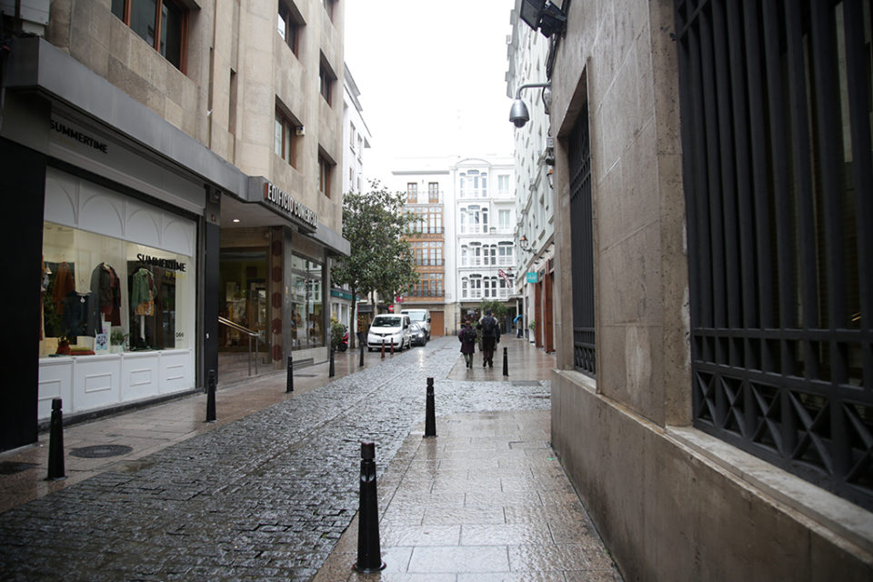 Calle Hermanos Moroy, donde se va a renovar el pavimento. / Clara Larrea