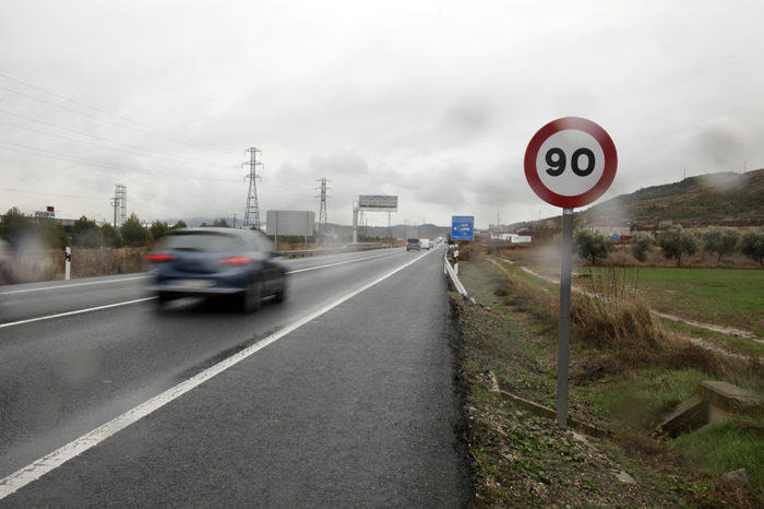 Tráfico cambia 87 señales en La Rioja con el nuevo límite de 90 por hora