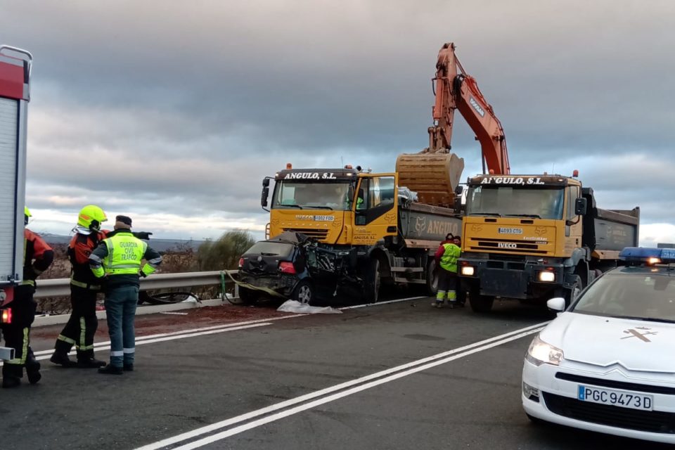Accidente del pasado viernes, en el que murió un matrimonio en la N.232 en Ausejo. / Darío Uruñuela