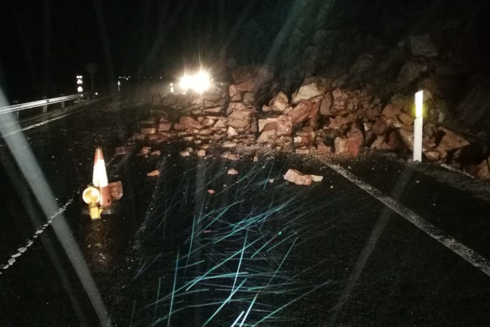 Desprendimiento en la N-111 en Lumbreras. / NR