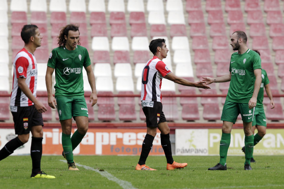 Rayco y Ñoño, a la conclusión del partido ante el Sporting B, el peor momento de los blanquirrojos en la primera vuelta. / Ingrid