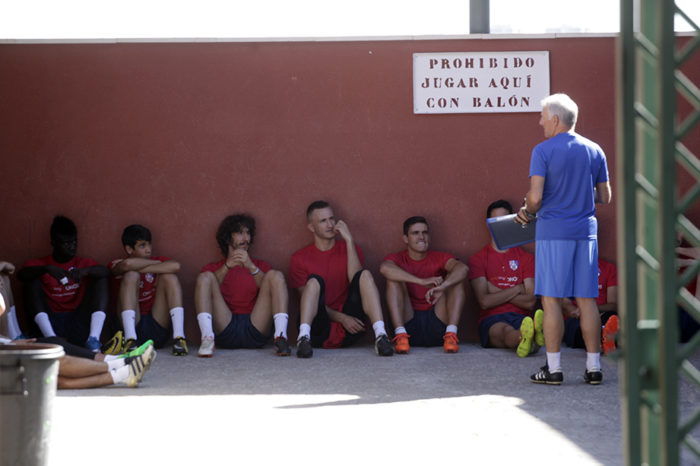 Miguel Sola y seis más