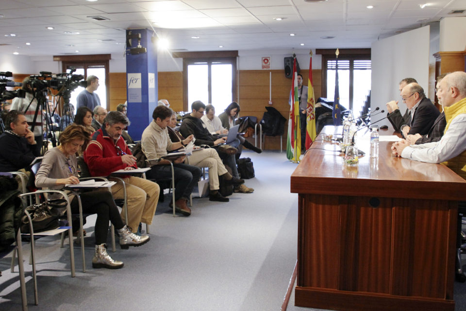 Empresarios de la FER analizaron ayer las repercusiones del proyecto de presupuestos del Estado para la economía riojana. / Clara Larrea