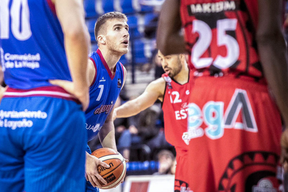 El Bodegas Rioja Vega, con la soga en el cuello en este final de liga. / Carlos Bernabé