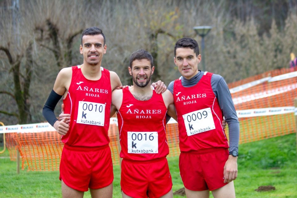 David Martínez, uno de los mejores fondistas riojanos, junto a sus compañeros Hassaous y Dani Mateo. / NR