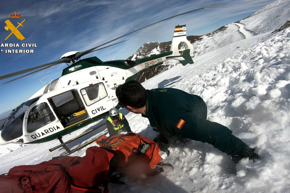 Evacuación del montañero que resultó herido grave en Valdezcaray. / Guardia Civil