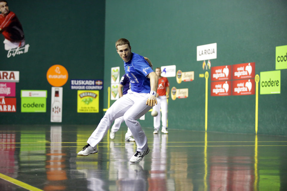 Para pasar a semifinales, Artola y Mariezkurrena necesitan ganar a Ezkurdia y Ladis Galarza y que Víctor y Albisu pierdan en Ataun. / Clara Larrea