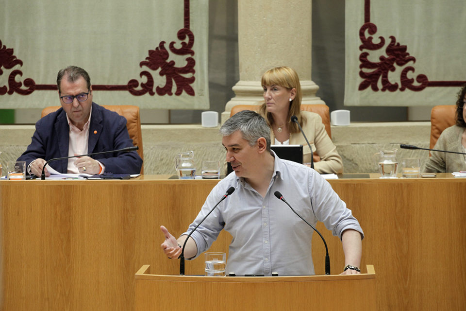 Cantabrana interviene en el Parlamento, en una imagen de archivo. / Ingrid