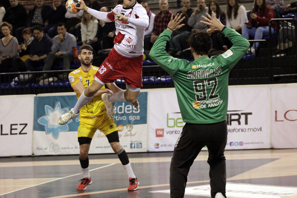 El Logroño superó al Huesca, un rival directo por posiciones europeas. / Darío Uruñuela