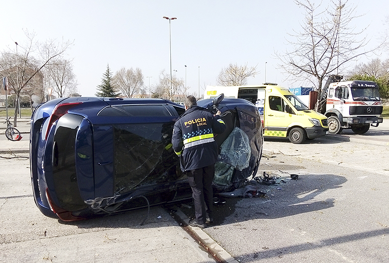 Estado en el que quedó el vehículo tras el aparatoso accidente. / NR