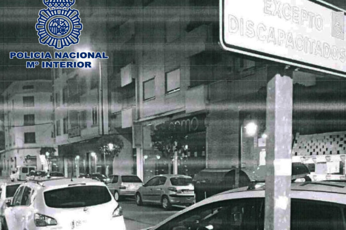 Detenido por falsificar una tarjeta para aparcar en las plazas para minusválidos