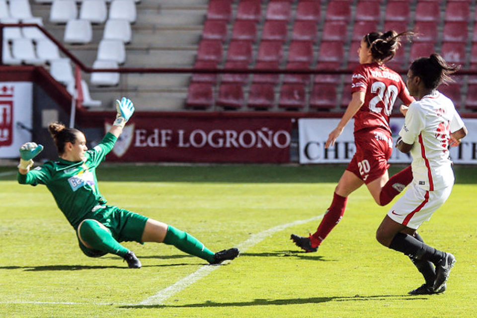 Andrea de la Nava y Lorena Valderas nada pudieron hacer para evitar el 0-1. / LALIGA