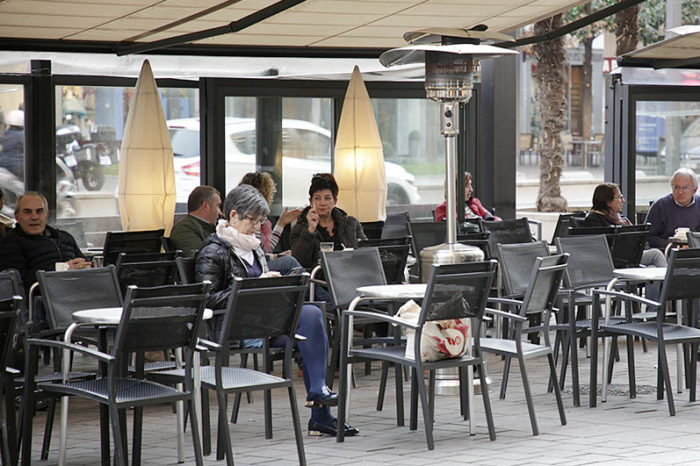 Las terrazas no se podrán instalar en aceras de menos de 3,5 metros