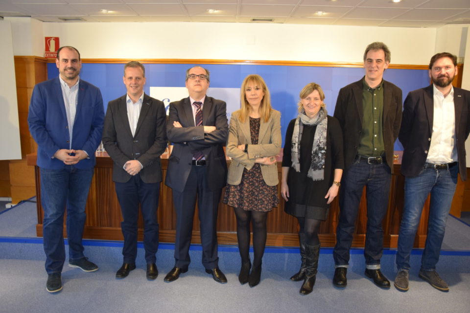 Asistentes a la rueda de prensa, ayer en la sede de la patronal riojana. / NR