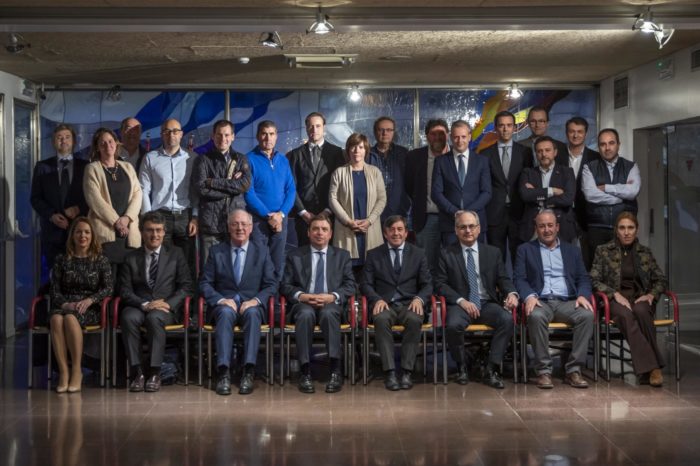 El ministro defiende un crecimiento ordenado de la superficie de viñedo