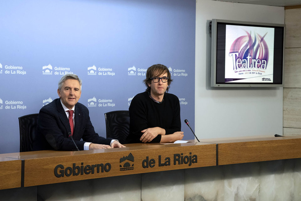 Eduardo Rodríguez Osés y Fernando Moreno presentan Teatrea en rueda de prensa. / NR