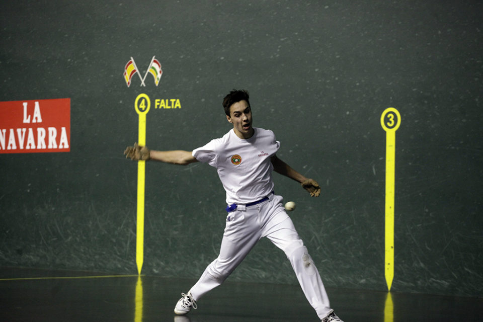 Zabala, en una imagen de archivo, en un partido de aficionados en el Adarraga / Clara Larrea