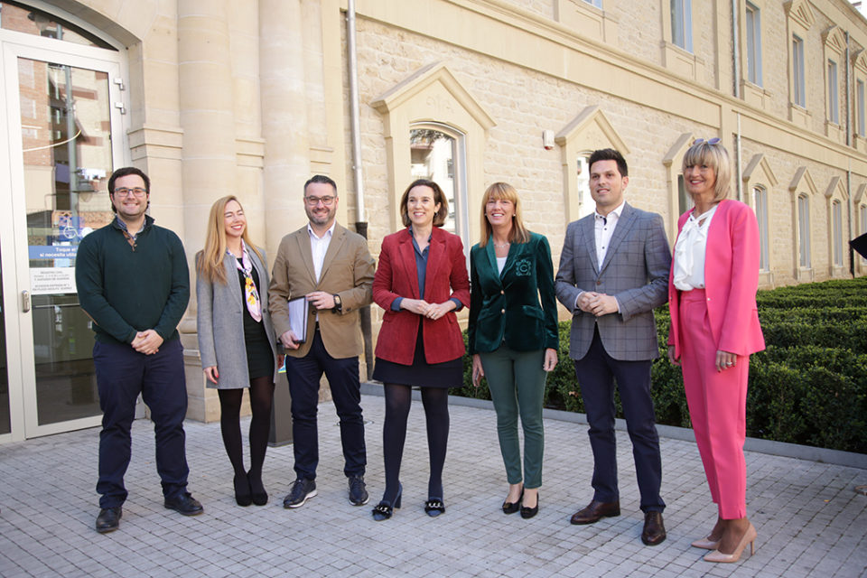 Javier Merino, junto a Cuca Gamarra en una imagen de archivo del pasado mes de marzo, entra de número dos al Congreso. / Clara Larrea