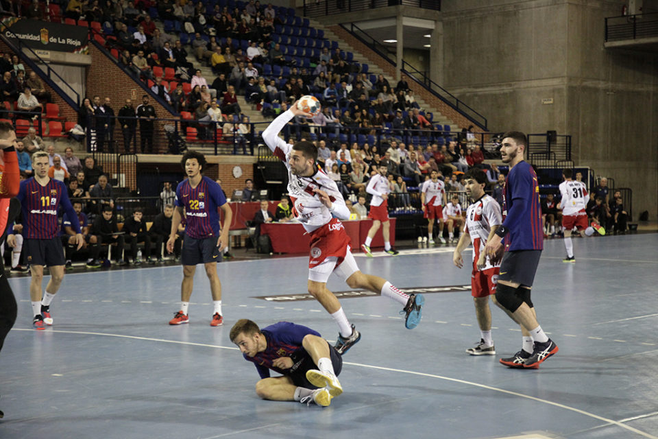 El Logroño empatóa 28 con el Barça en el Palacio. / Darío Uruñuela