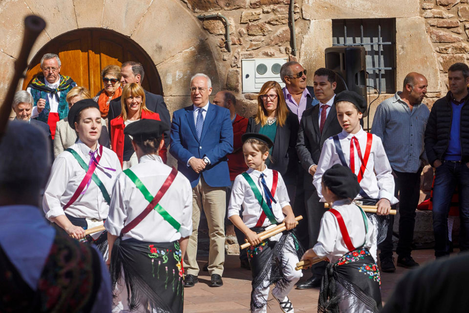 El presidente participa en los actos organizados para celebrar el reconocimiento de Las Viniegras. / NR