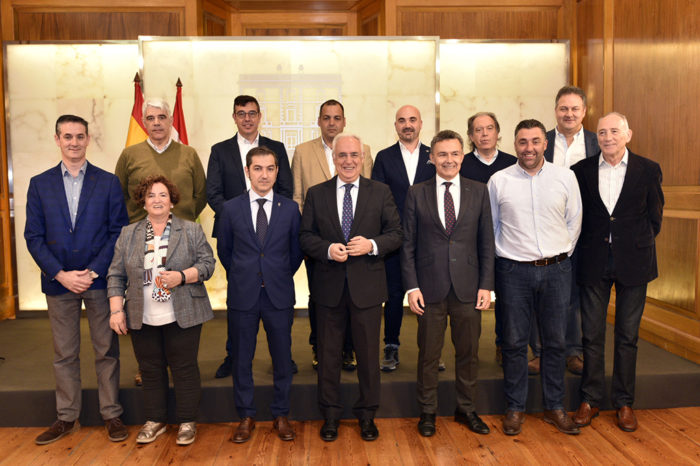 El Gobierno riojano renueva los convenios con siete clubes deportivos