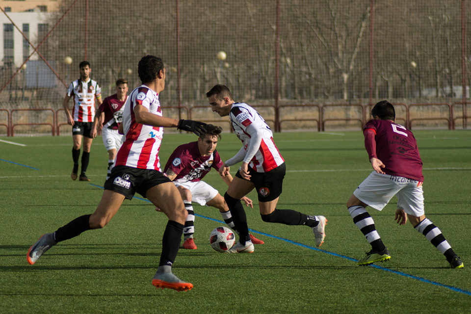 La SDL nada pudo hacer ante el Haro, sólido líder. / SD LOGROÑÉS