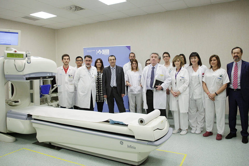 El gerente de la Fundación Rioja Salud visita a los profesionales de la unidad de Medicina Nuclear. / Clara Larrea