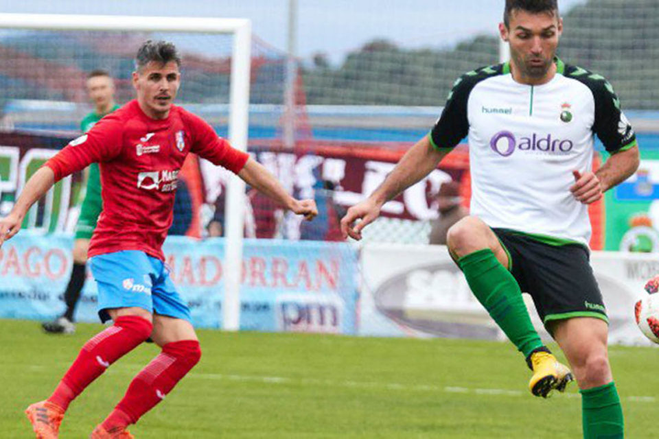 Los cántabros se impusieron en La Planilla con un solitario gol de David Barral. / Racing de Santander
