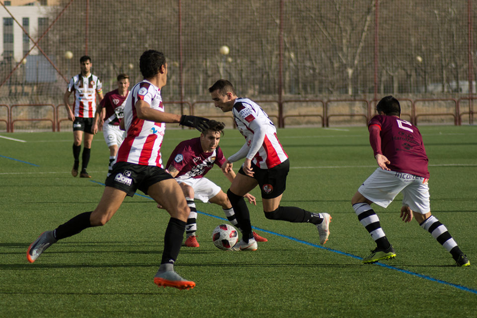 Etxeberria y Naceur, dos de los puntales ofensivos de la SDL, en acción ante el Haro. / SDL