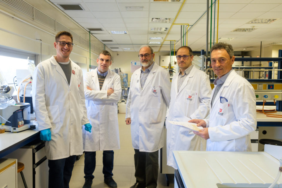 Miembros del equipo investigador, en instalaciones del campus riojano. / NR