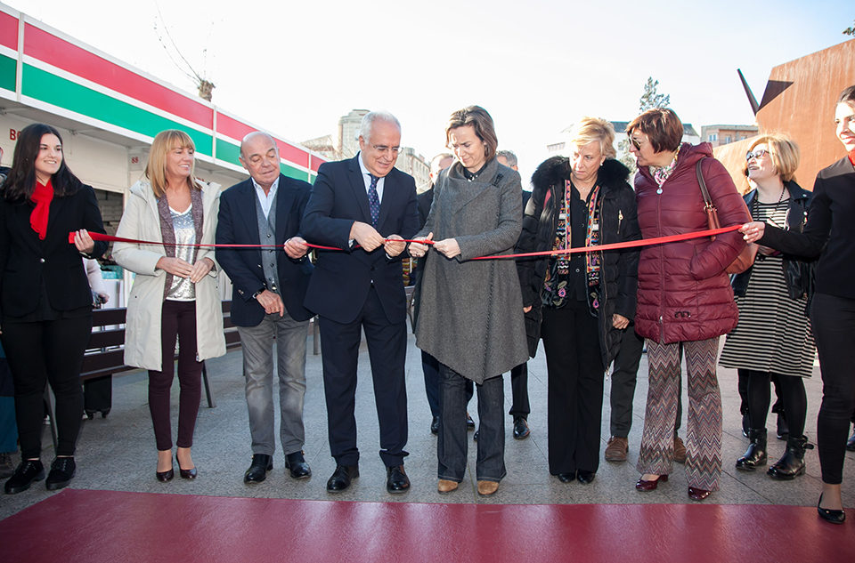 Ceniceros y Gamarra cortan la cinta inaugural de Logrostock. / Día Uriel