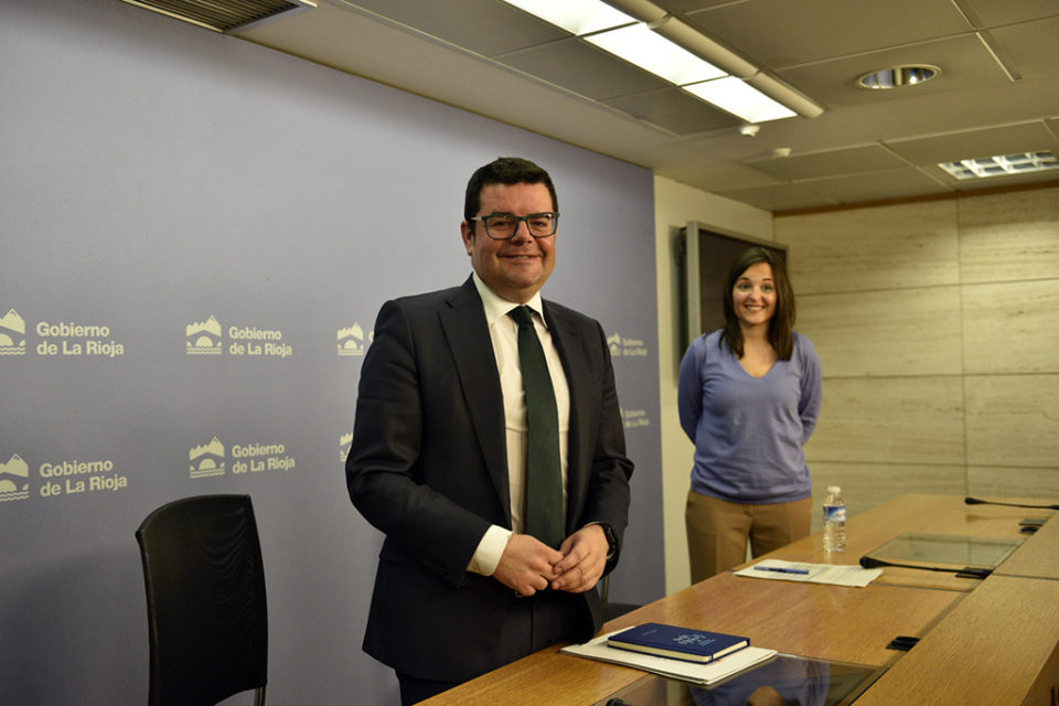 Alfonso Domínguez y Cristina Bella en rueda de prensa. / NR