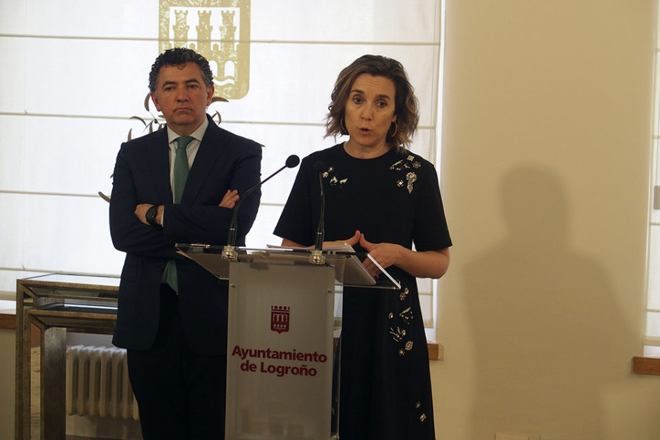 Cuca Gamarra y Carlos Cuevas, durante la rueda de prensa. / NR