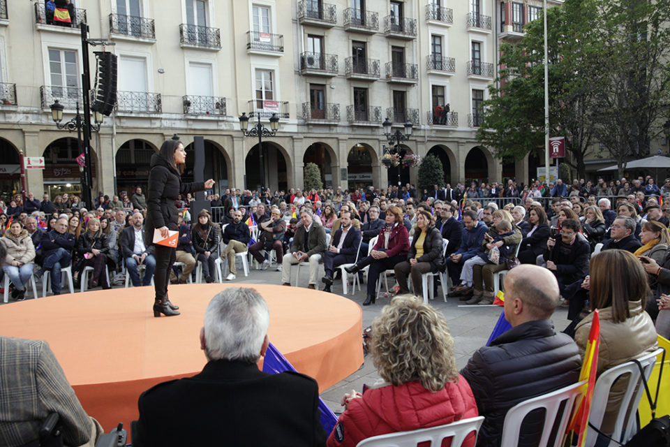 Inés Arrimadas, en el acto celebrado el pasado 1 de abril en la Plaza del Mercado. / Darío Uruñuela