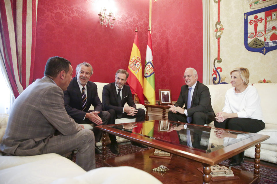 Reunión de responsables del Gobierno riojano con los de Feralco y Gesitma. / Clara Larrea