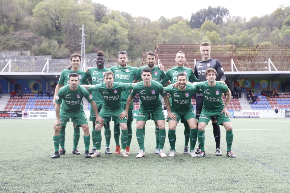 El Calahorra lució en el Nuevo Ganzábal su tercera equipación. / CD CALAHORRA