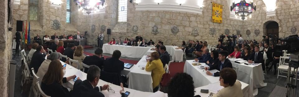 Pleno del Parlamento celebrado este jueves en el monasterio de Yuso de San Millán. / Clara Larrea