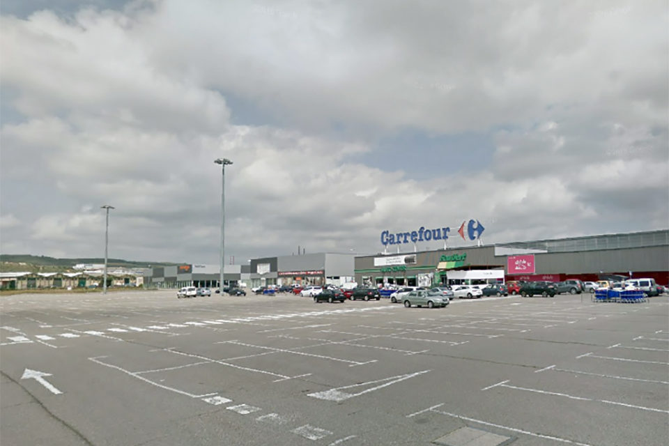 Imagen del hipermercado Carrefour Las Cañas. / Google