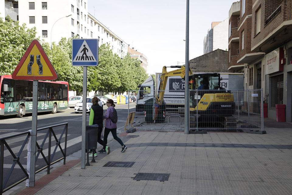 Los trabajos en la calle Piqueras ya han comenzado. / Darío Uruñuela
