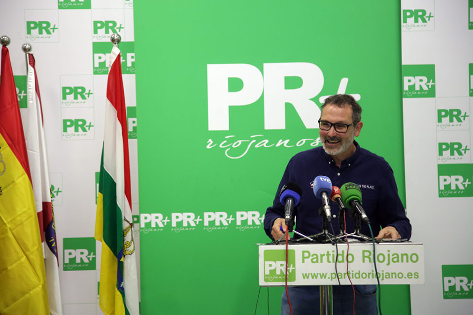 Rubén Antoñanzas comparece ante los medios en la sede del PR+, en una imagen de archivo. / Clara Larrea