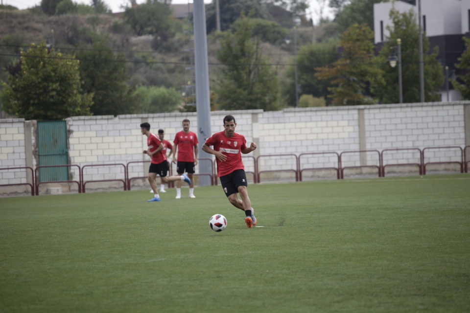Rubén Martínez, en un entrenamiento de esta temporada. El menorquín seguirá un año más en la UDL. / Ingrid