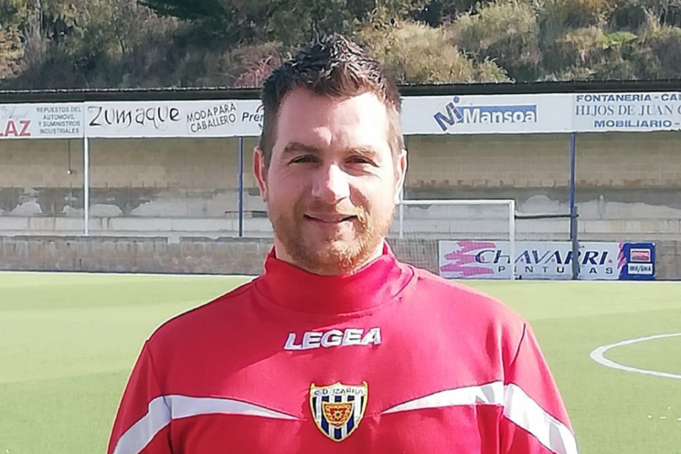 Diego Martínez, en las instalaciones de Merkatondoa. / CD Izarra