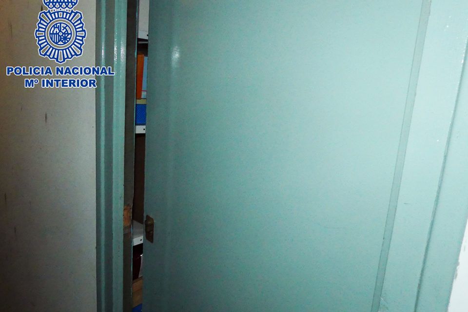 Imagen del trastero forzado por los detenidos. / Policía Nacional