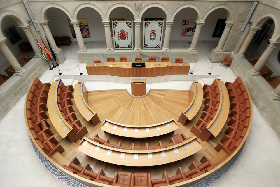 Imagen del hemiciclo del Parlamento Riojano. / NR