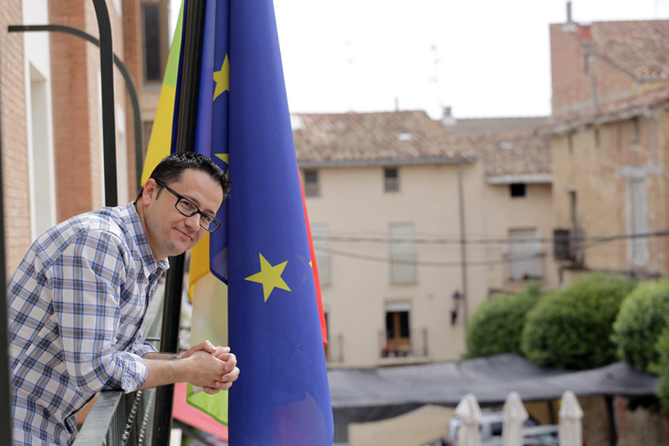 Manuel Vallejo, desde el balcón de la casa consistorial de Lardero, en una imagen de archivo. / Ingrid