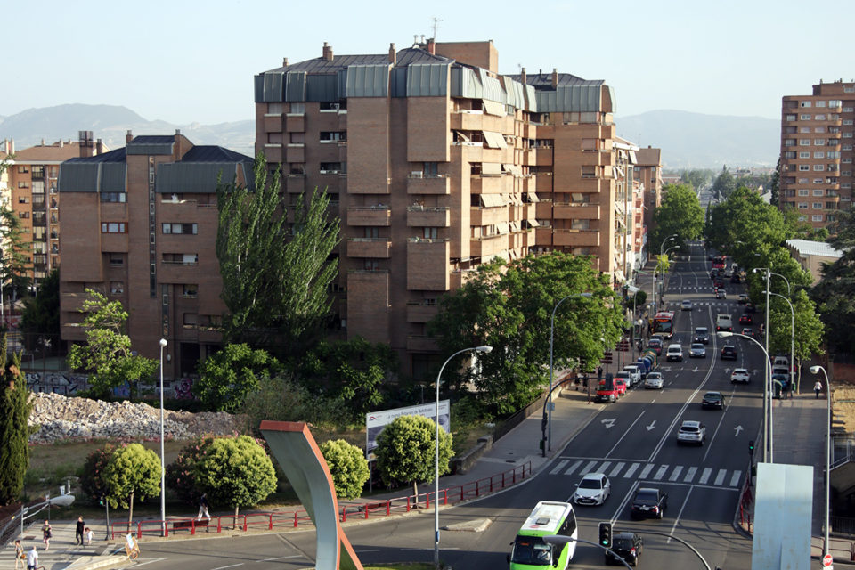Enlace entre Vara de Rey y Duques de Nájera, que estará cerrado al tráfico desde el lunes y durante 10 meses. / Clarea Larrea